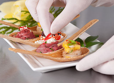 Choosing Foodservice Gloves - Disposible Gloves for the Bakery, Deli, Buffet and Kitchen